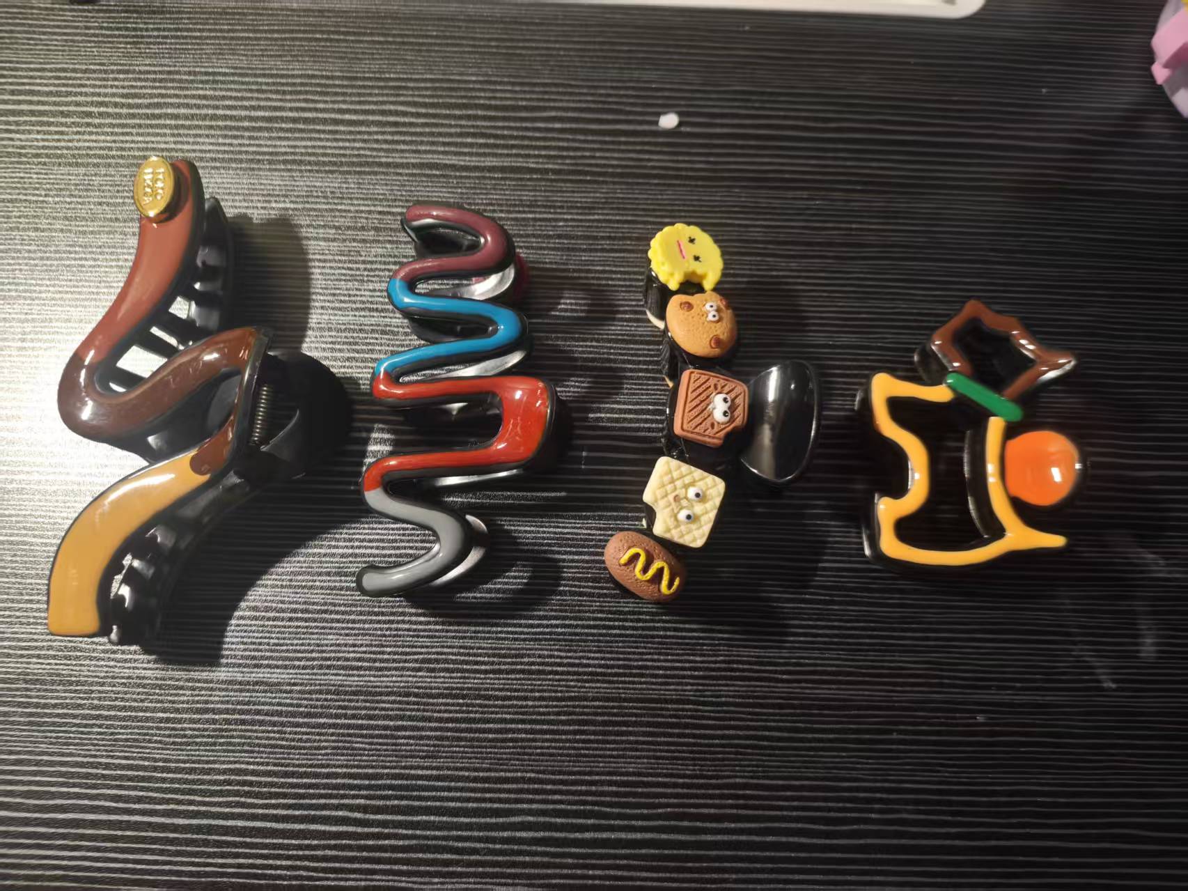 여성을 위한 고급스러운 디자인의 대비 색상 웨이브 헤어 - Travel Accessories Aesthetic 리뷰 및 가격